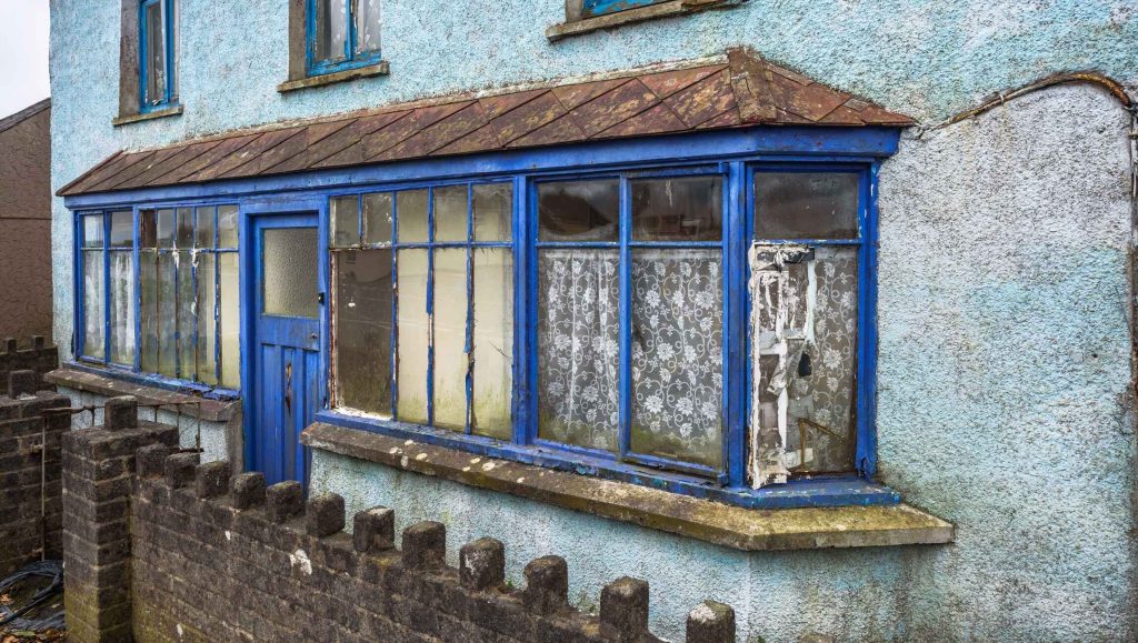 How to Sell a Problem Property (With Practical FtTips)